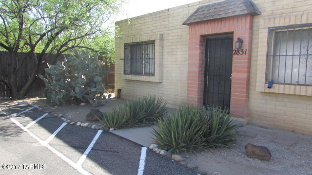 This is a very well maintained (stand alone) Townhome located at the back of the
complex, on an End Unit with one of the largest lots in the neighborhood. This home has many kitchen updates, newly
interior paint, Fans throughout, updated bath, enclosed AZ room with A/C unit. Laundry room located off AZ room and offers extra storage and builts. Private back yard. Property is being sold as-is. Owner is a licensed real estate agent in AZ.