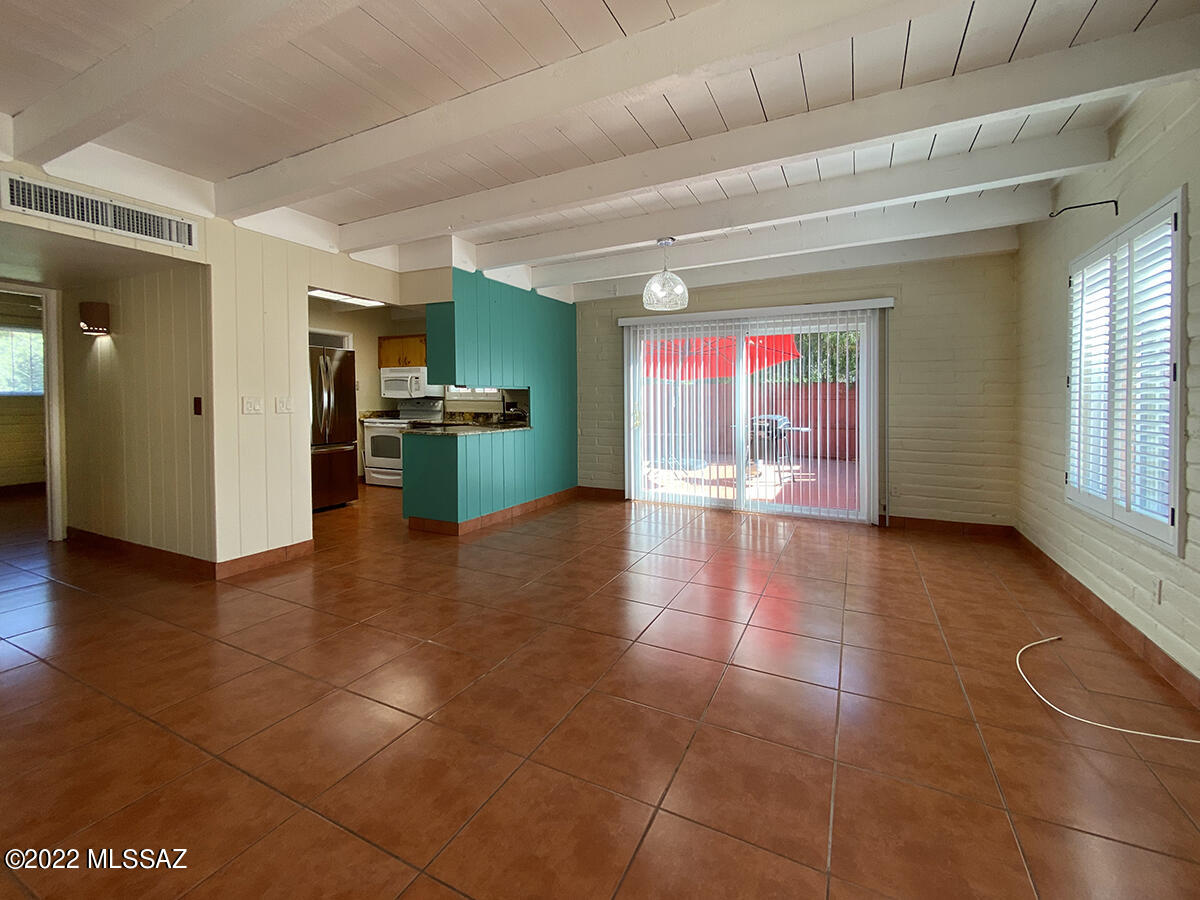 Racquet Club Condominium - Residential