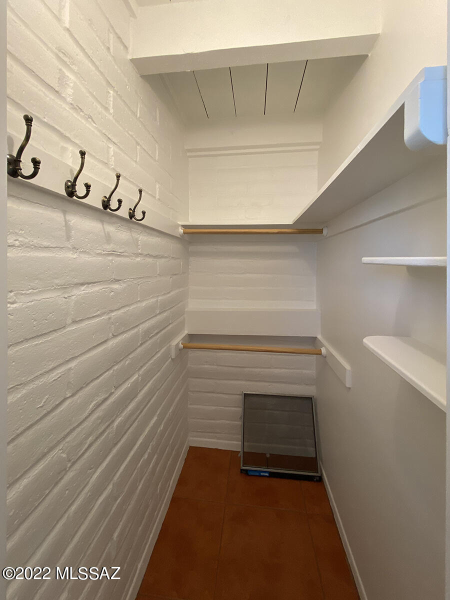 Racquet Club Condominium - Residential