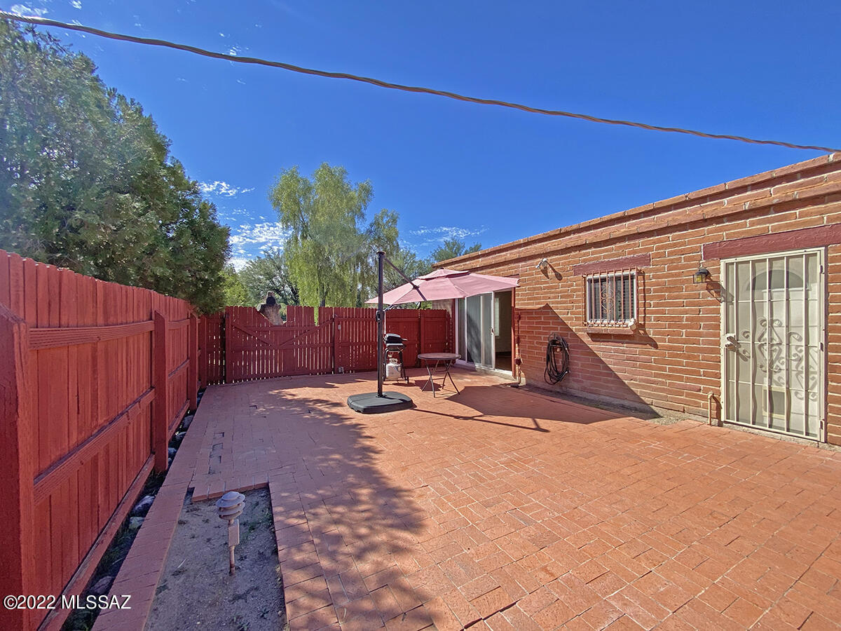 Racquet Club Condominium - Residential