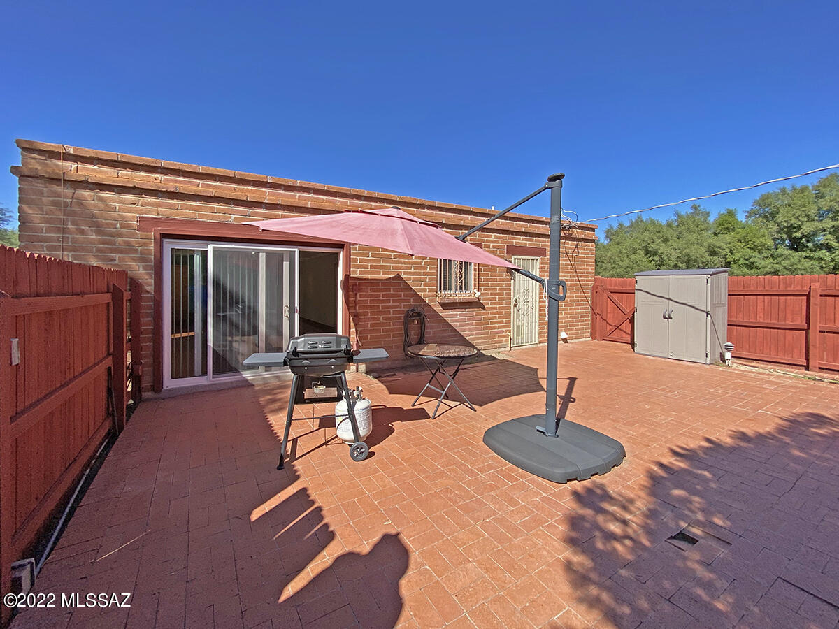 Racquet Club Condominium - Residential