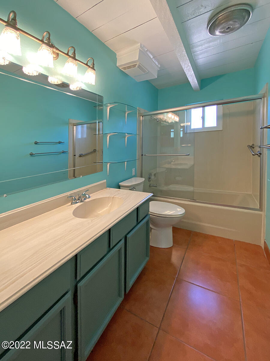 Racquet Club Condominium - Residential