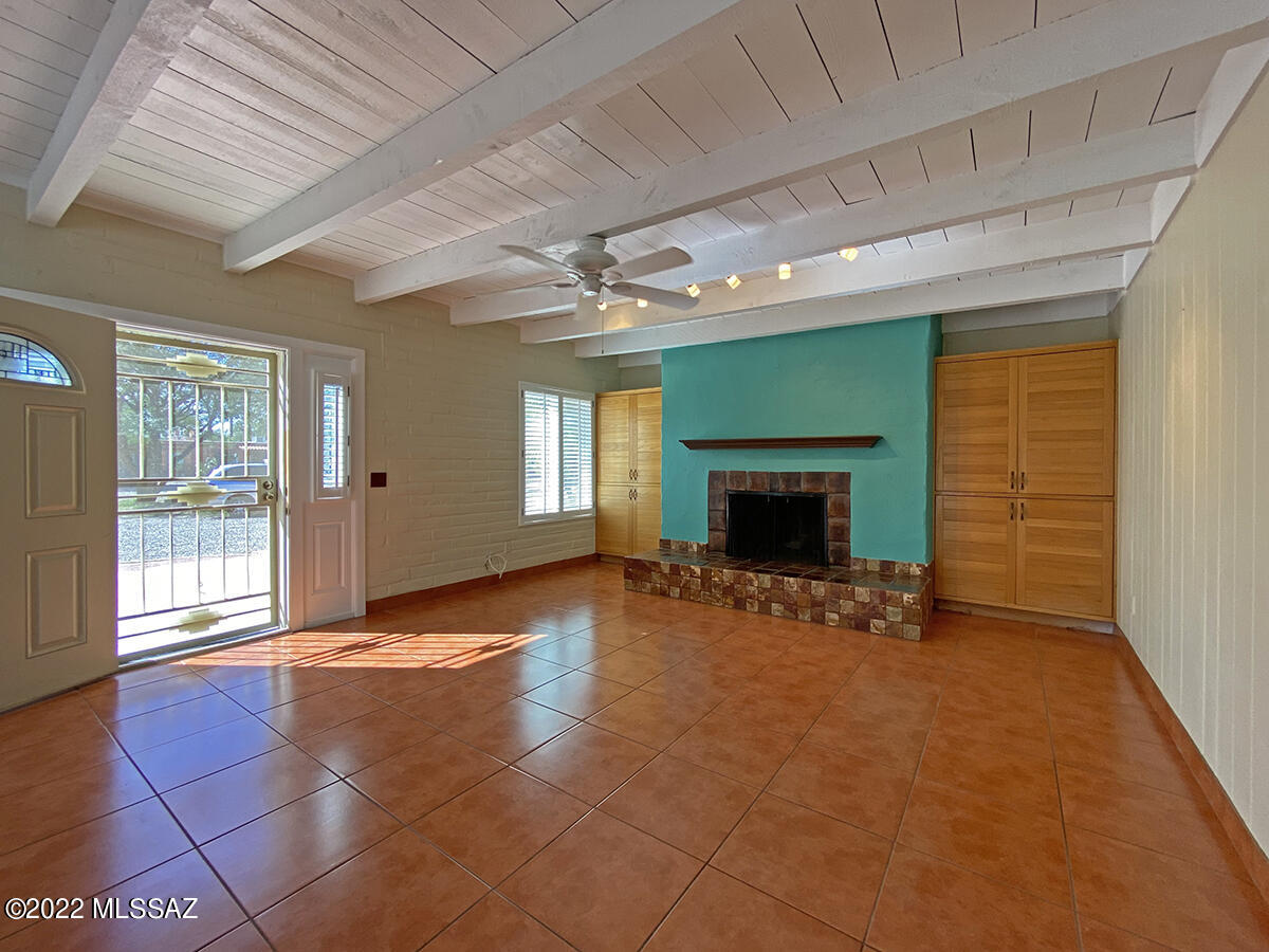 Racquet Club Condominium - Residential