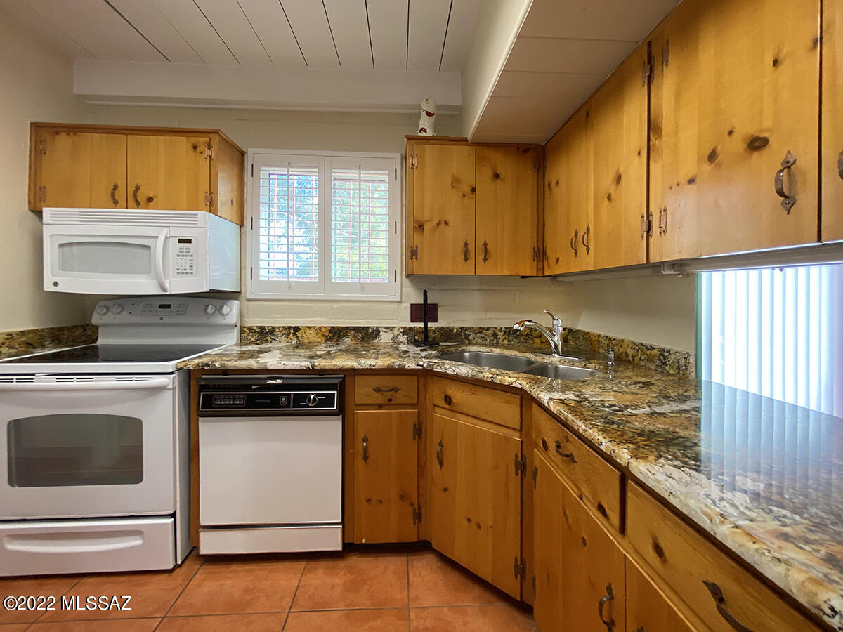 Racquet Club Condominium - Residential