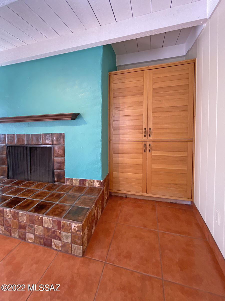 Racquet Club Condominium - Residential