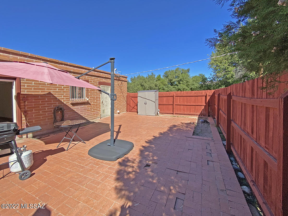 Racquet Club Condominium - Residential