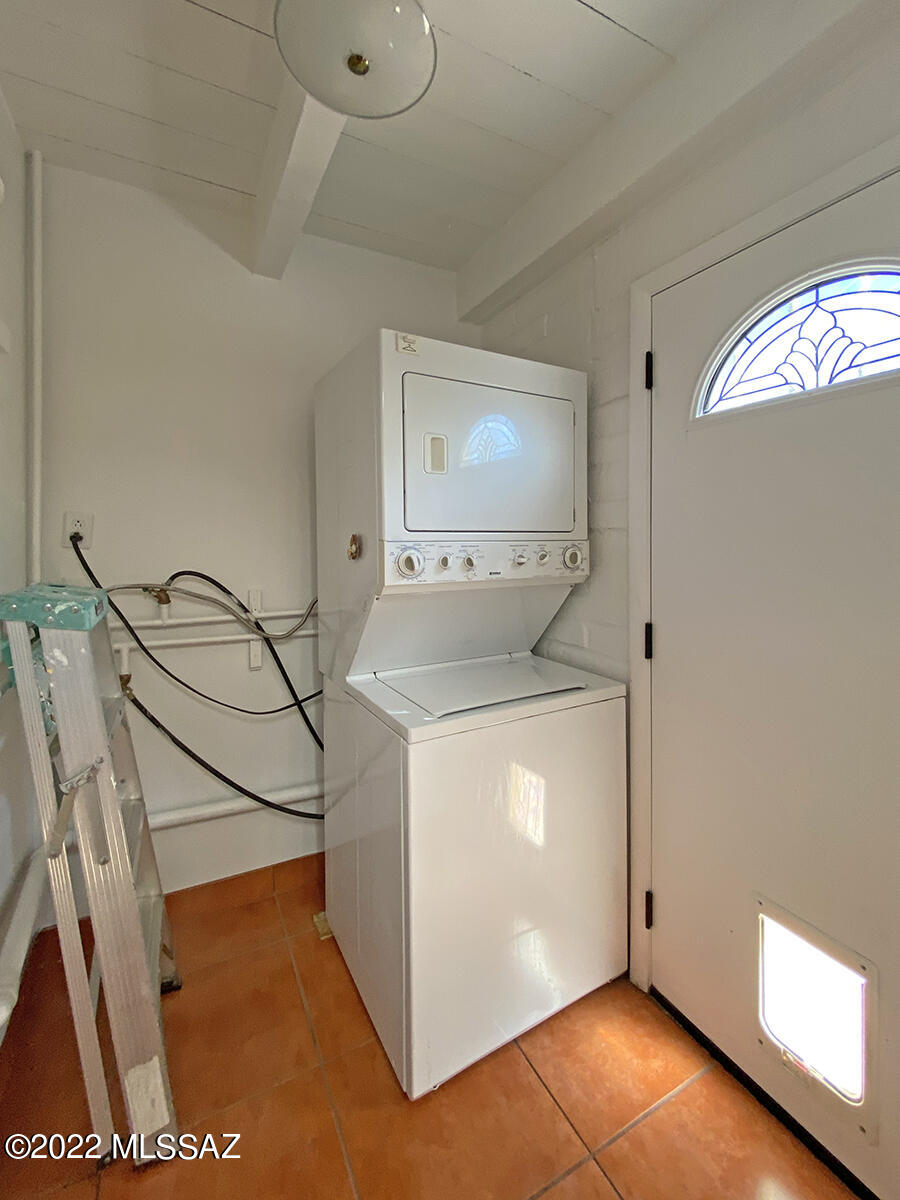 Racquet Club Condominium - Residential