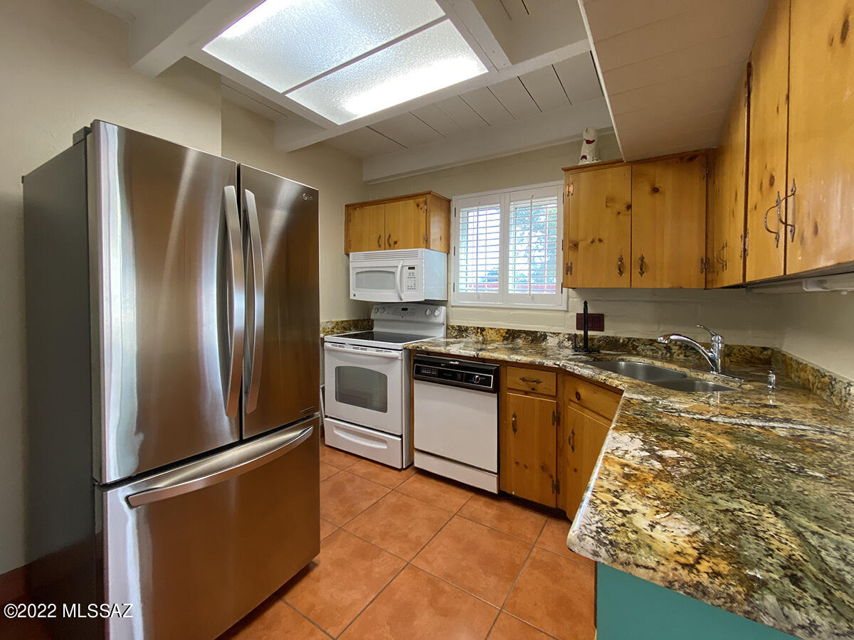 Racquet Club Condominium - Residential