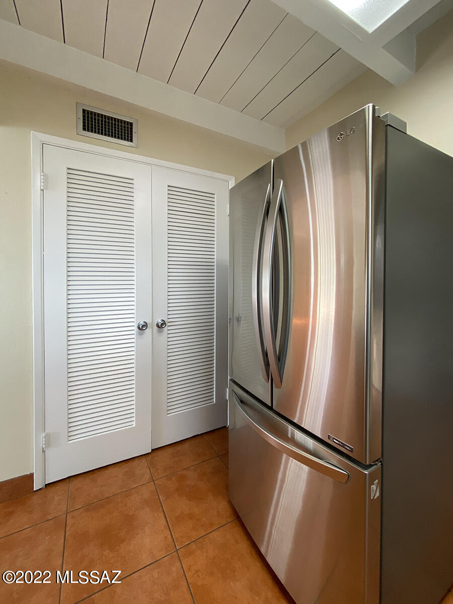 Racquet Club Condominium - Residential