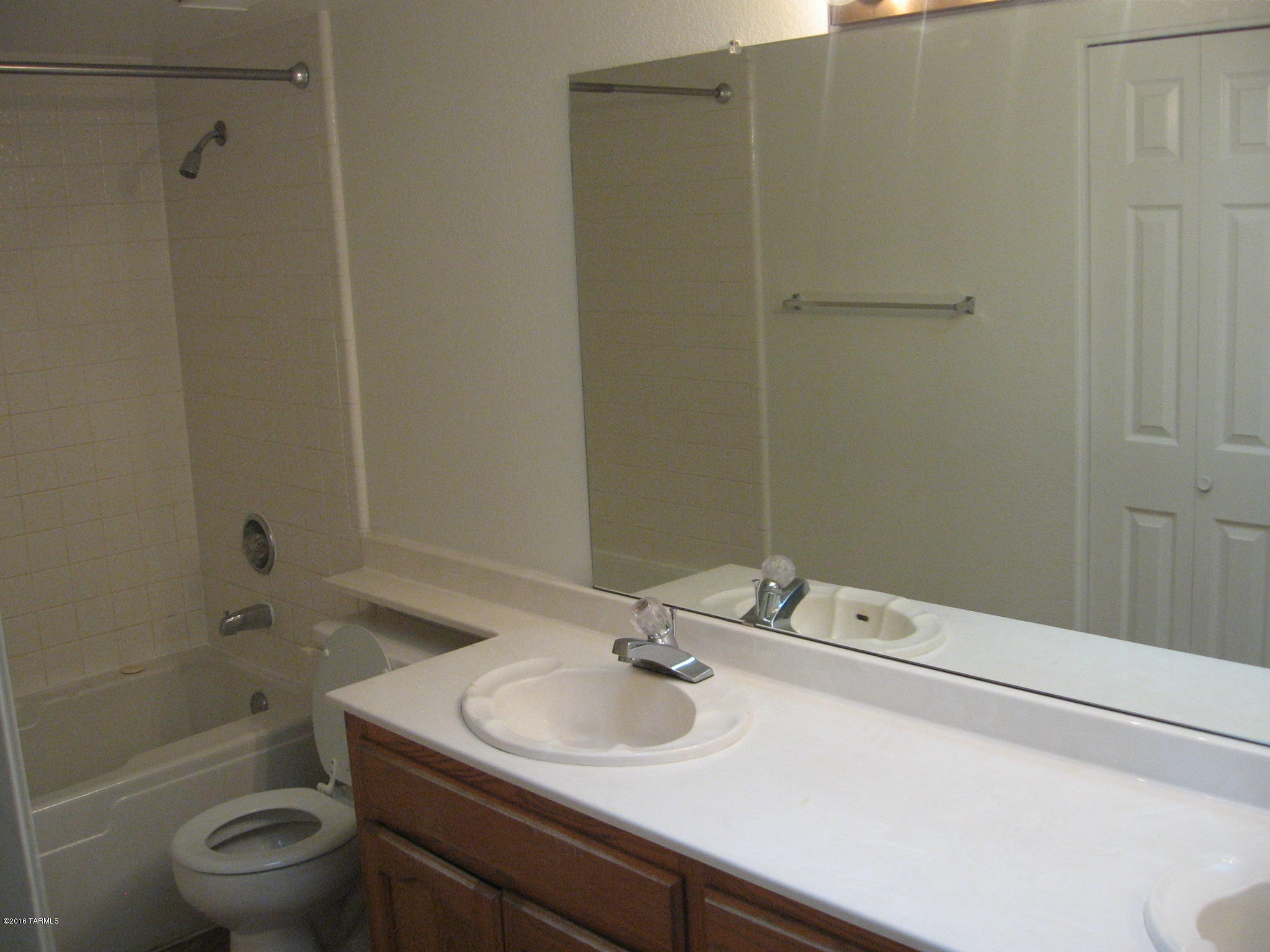 Twelve Hundred River Rd Condos - Residential