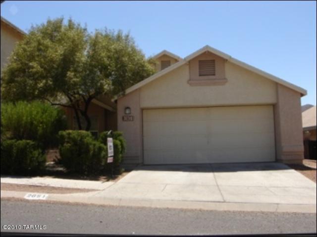 Updated 2 bed/ 2 bath + den minutes from the U of A & Pima C.C. Newer carpet and paint, vaulted ceilings, and open great room w/fireplace. Double door entry to den off great room for a full open effect. Master bedroom has double doors w/ private bathroom and walk in closet. Lush green grotto backyard with a covered patio.