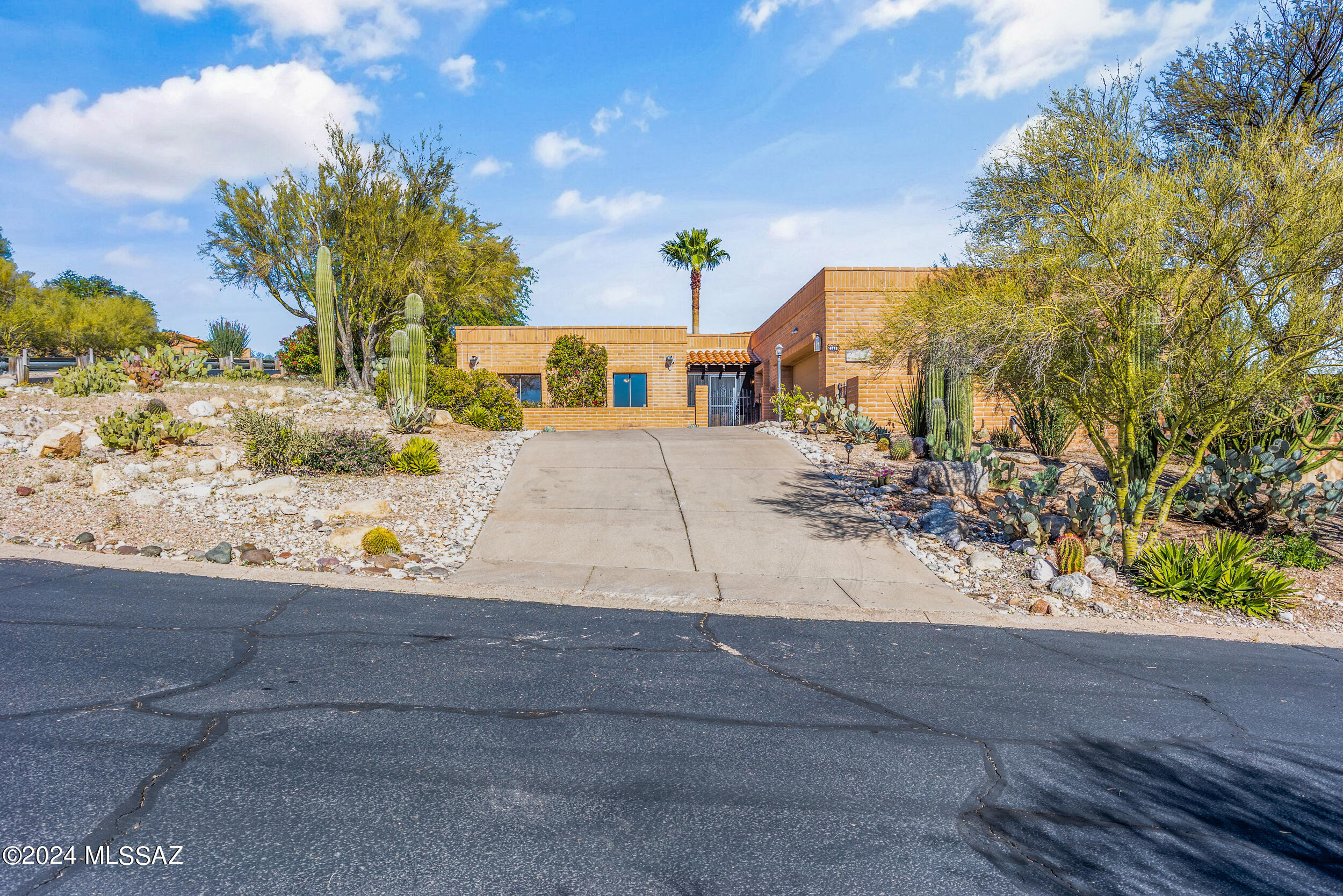 Located in the Fairfield Sunrise East Community. Enjoy amenities like Pickleball, Tennis, Pool, Spa and a Rec Center. 2,735 Square Feet. Guest Quarters is 275 square feet. Single Story slump block construction. North/South orientation. City views. 3 Bedrooms plus a den/office, 3 Bathrooms. .65 Acres. Plantation shutters, Great room concept with a wet bar. Formal dining room & breakfast nook. The 2 car garage has built in cabinets and skylights. Entry courtyard w/ gate. Built in Fountain & BBQ grill. Foothills location with great views. Some Updating needed, this offers you a chance to customize & create a space uniquely yours!