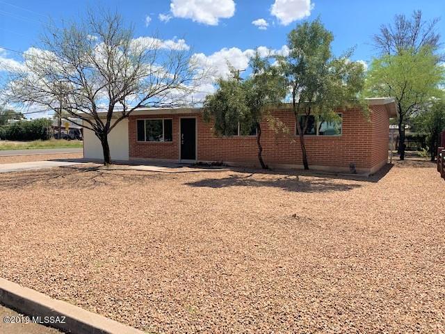 Remodeled 4 bed and 2 bath brick home! New roof, windows, heat and AC, flooring, kitchen and baths, paint in/out, and appliances. Large fenced back yard. Must see! Owner/agent.