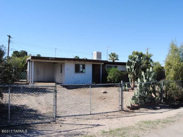 Great chance to save thousands with this HUD Home!!! Amazing opportunity in the south part of town close to schools, amenities, and shopping. A must see!!! Per FHA Appraiser, home has 2 full bathrooms. Buyers will be financially responsible for utility turn on for all inspections and de-winterization and re-winterization of property. Buyers to verify all Information: square footage, number of Bedrooms/Bathrooms, and Property Address per FHA Appraisal. LBP ADD. REQ'D Misc.: PLEASE SEE ATTACHED MLS ADDENDUM FOR DISCLOSURES AND REPAIRS LBP DISCLOSURE MUST BE SUBMITTED.