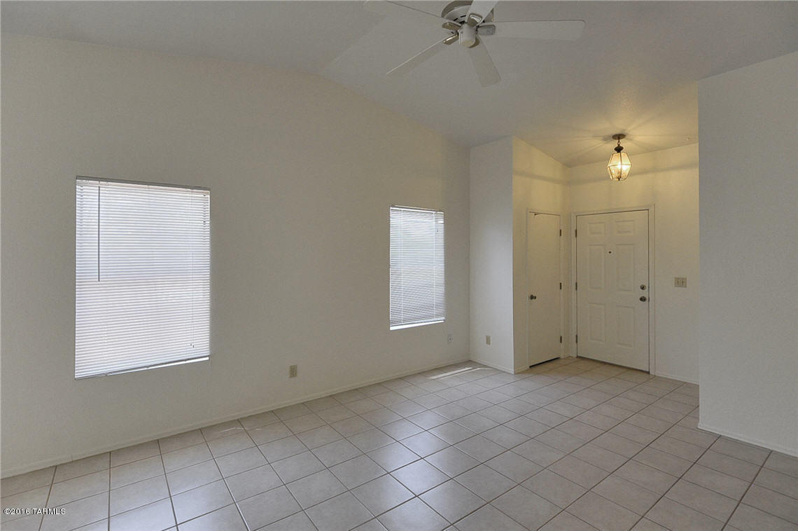 Country Club(1-221) - Residential Lease
