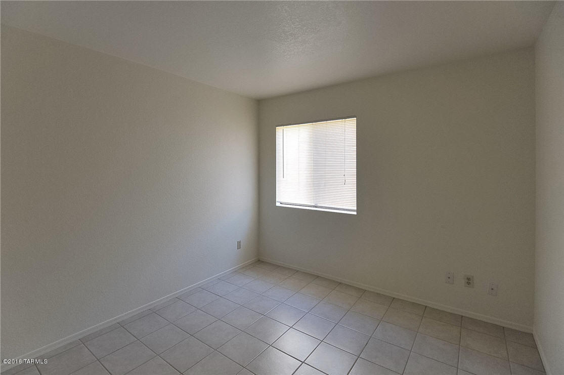 Country Club(1-221) - Residential Lease