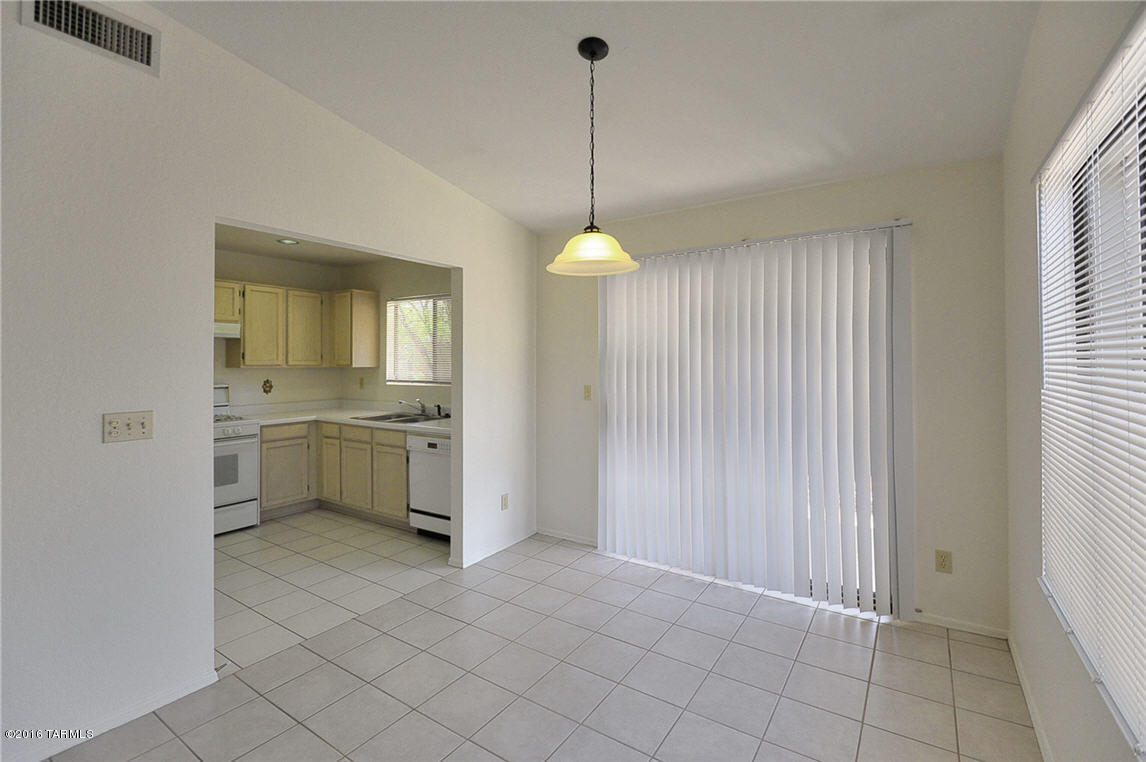 Country Club(1-221) - Residential Lease