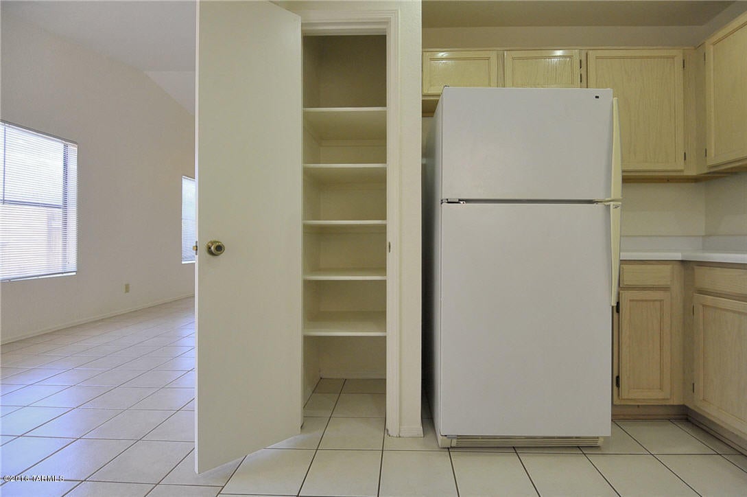 Country Club(1-221) - Residential Lease