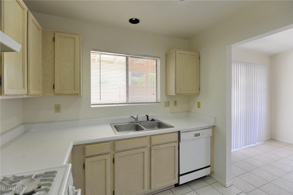 Country Club(1-221) - Residential Lease