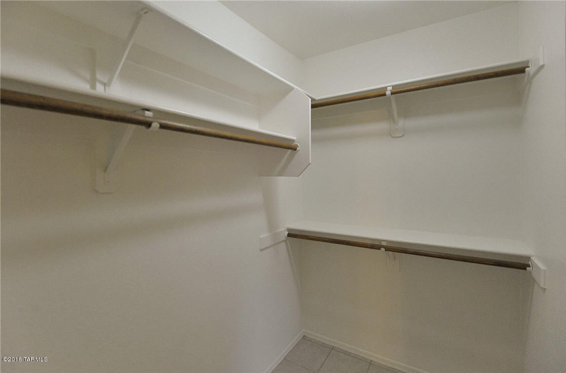 Country Club(1-221) - Residential Lease