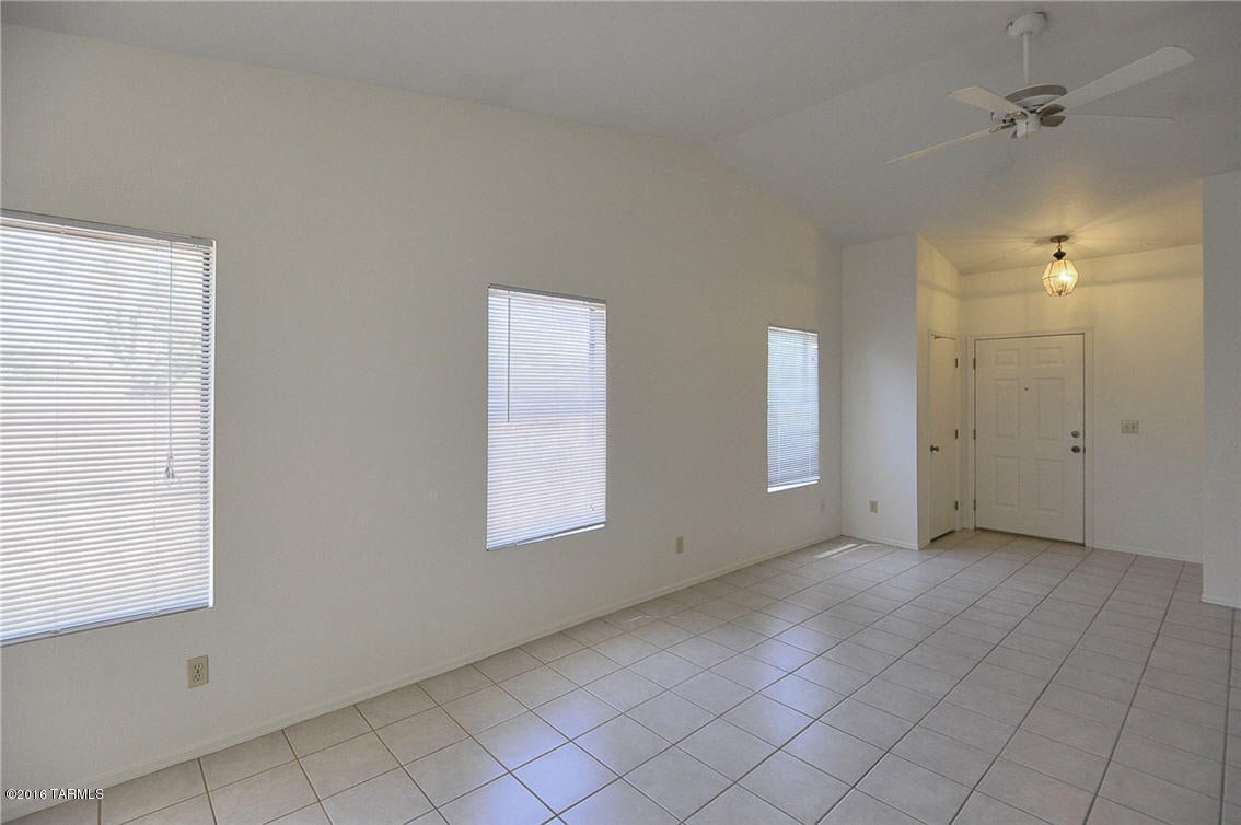Country Club(1-221) - Residential Lease