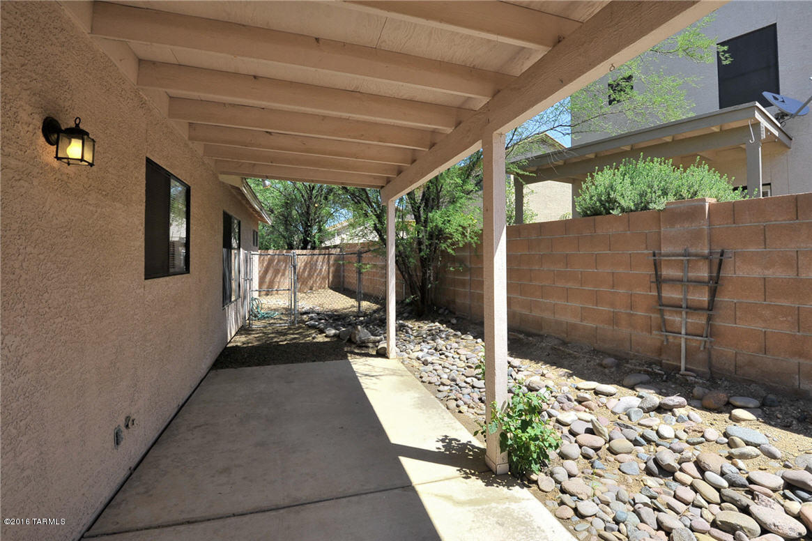 Country Club(1-221) - Residential Lease