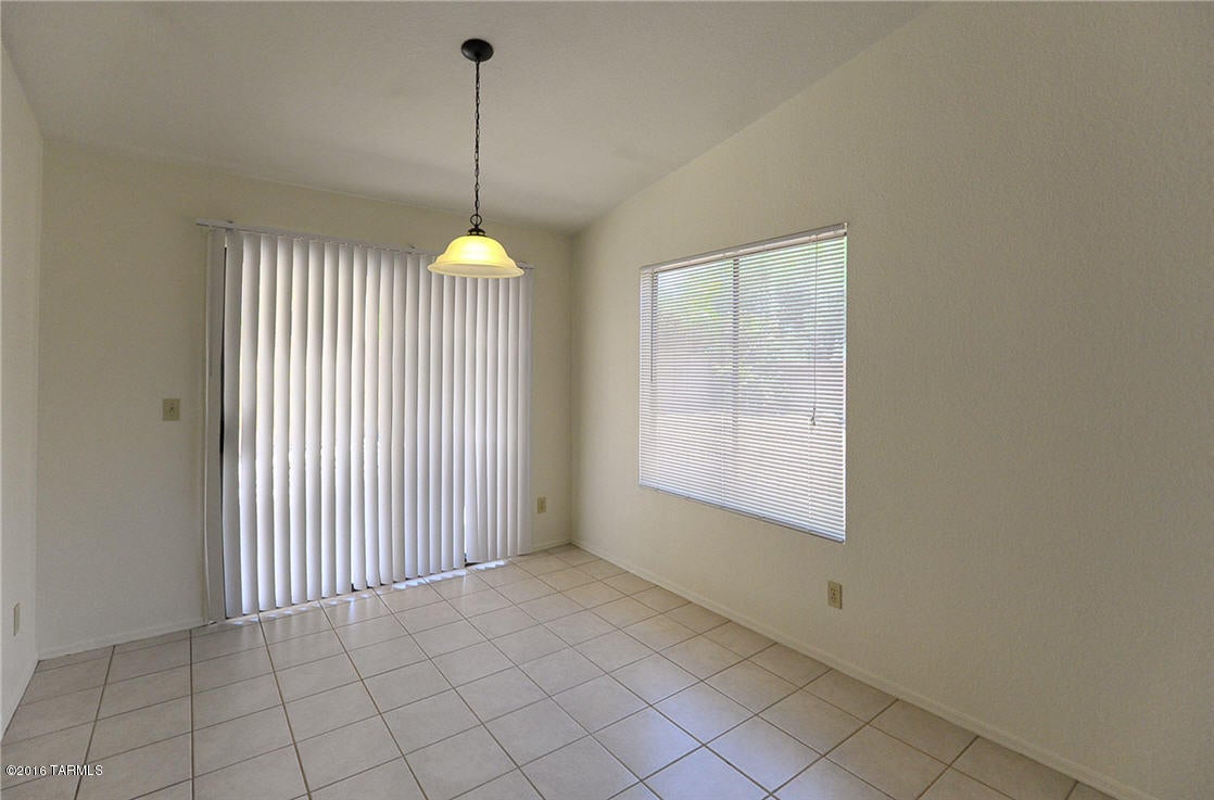 Country Club(1-221) - Residential Lease