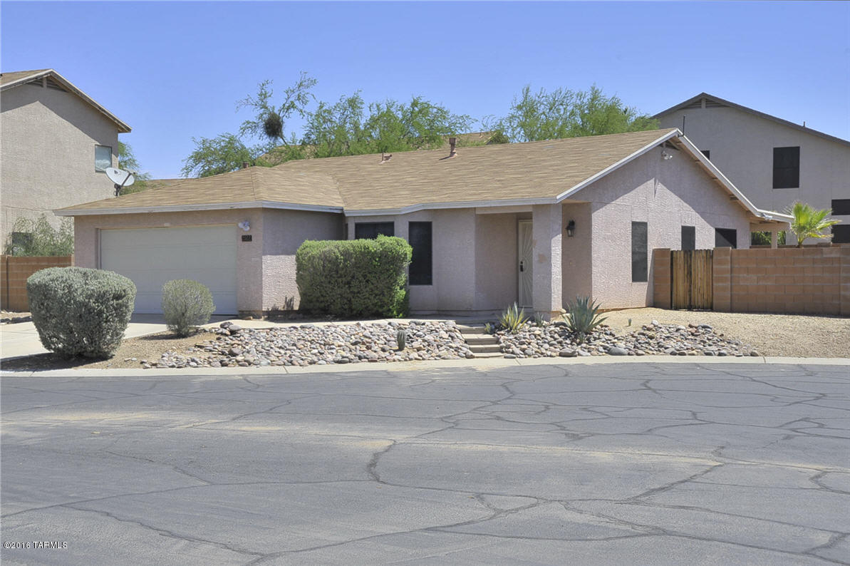 Country Club(1-221) - Residential Lease