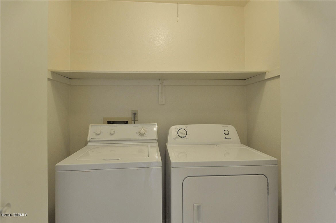 Country Club(1-221) - Residential Lease