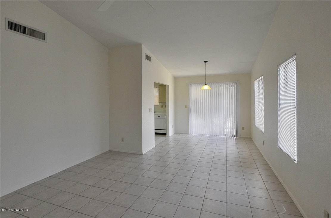 Country Club(1-221) - Residential Lease
