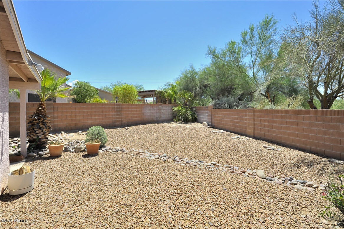 Country Club(1-221) - Residential Lease