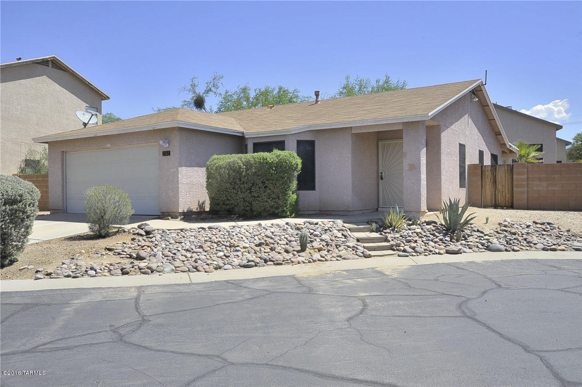 Country Club(1-221) - Residential Lease