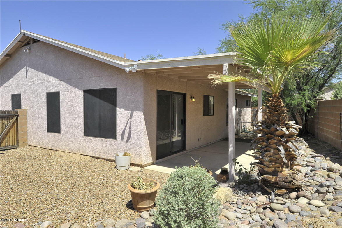Country Club(1-221) - Residential Lease