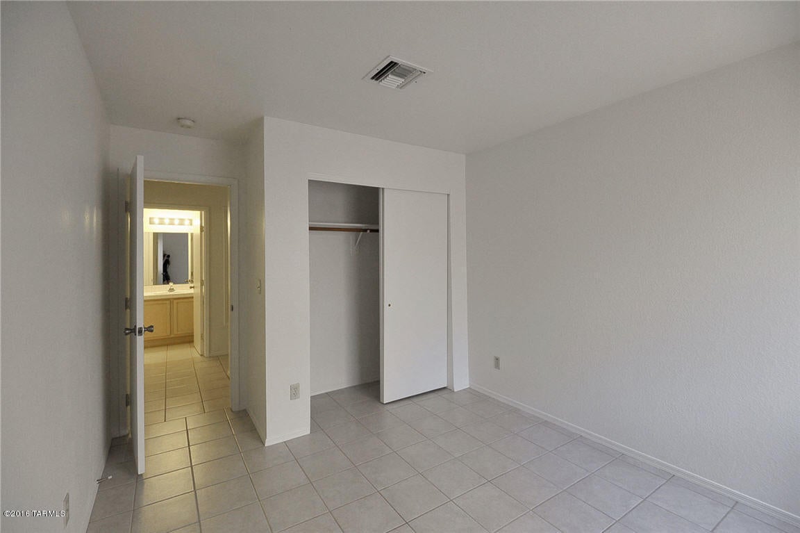 Country Club(1-221) - Residential Lease