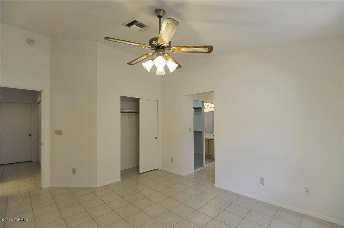 Country Club(1-221) - Residential Lease