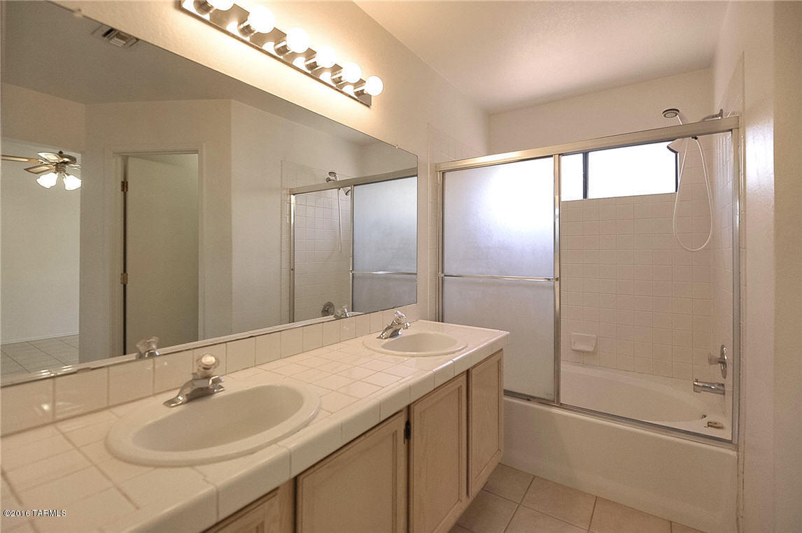 Country Club(1-221) - Residential Lease