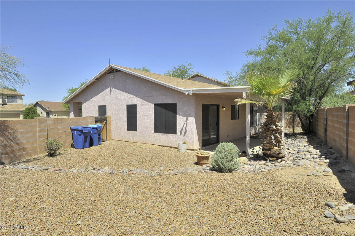 Country Club(1-221) - Residential Lease