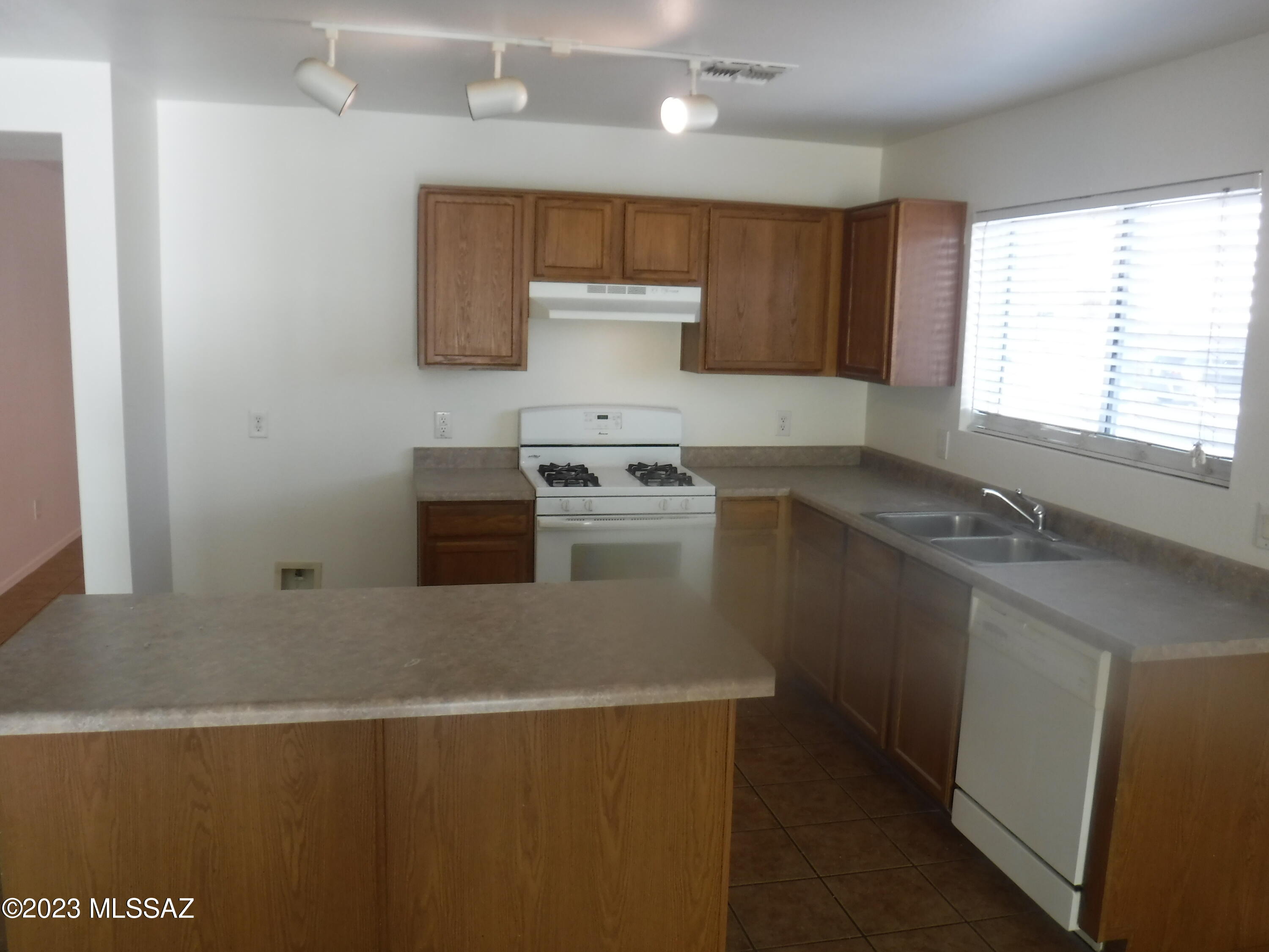 Hartman Vistas-(1-353) - Residential Lease