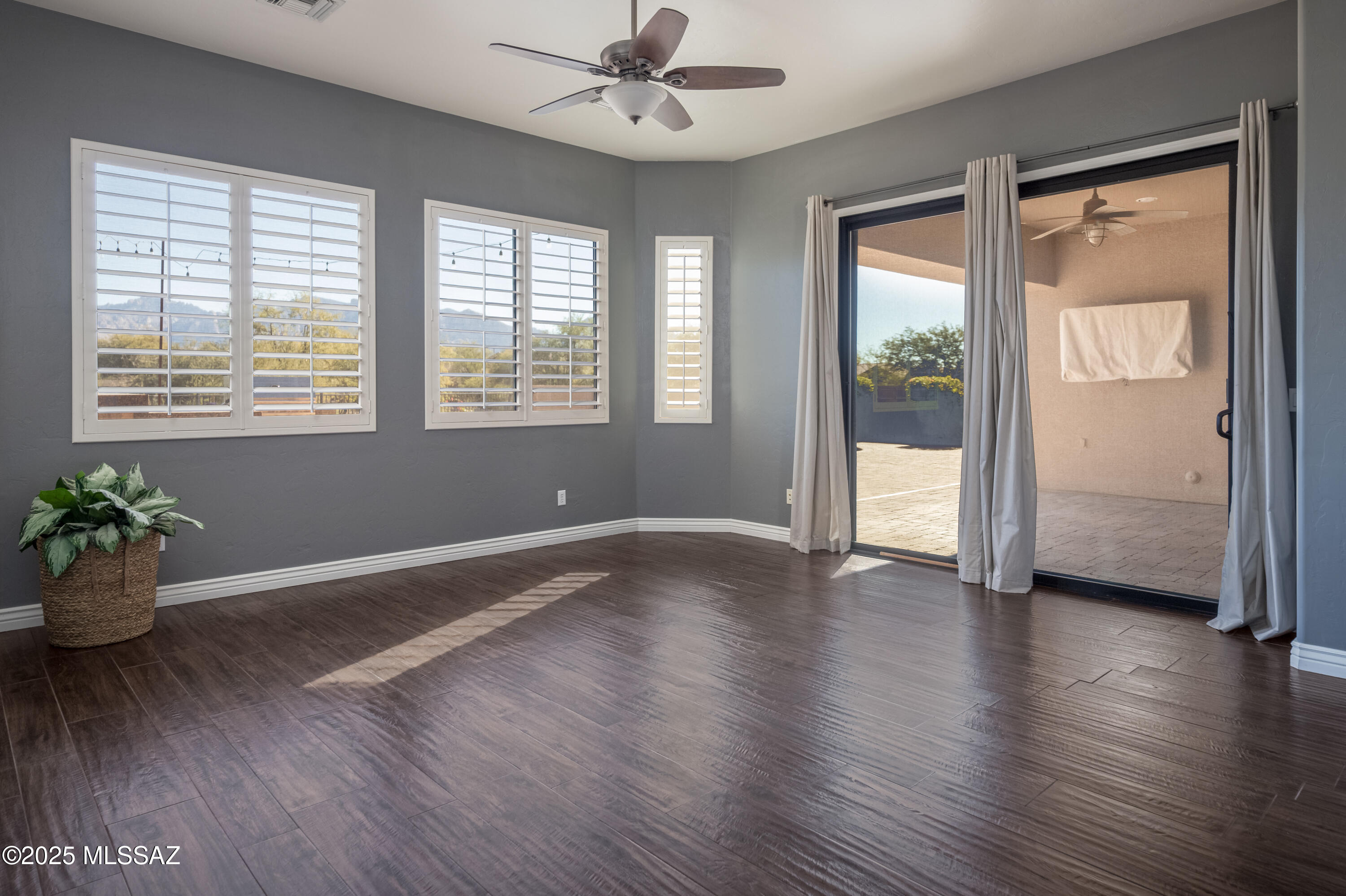 Mira Vista (1-60) - Residential