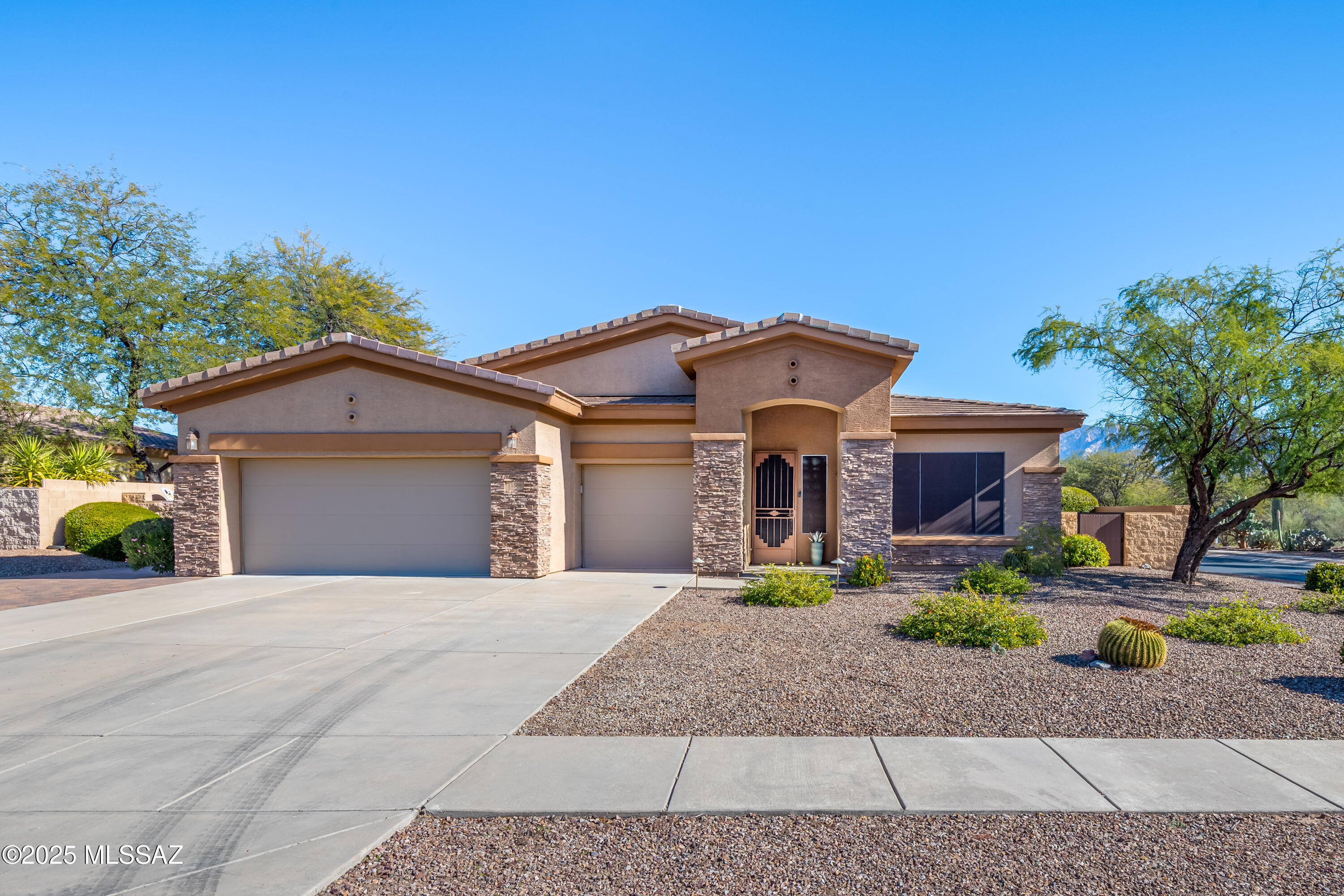 Mira Vista (1-60) - Residential
