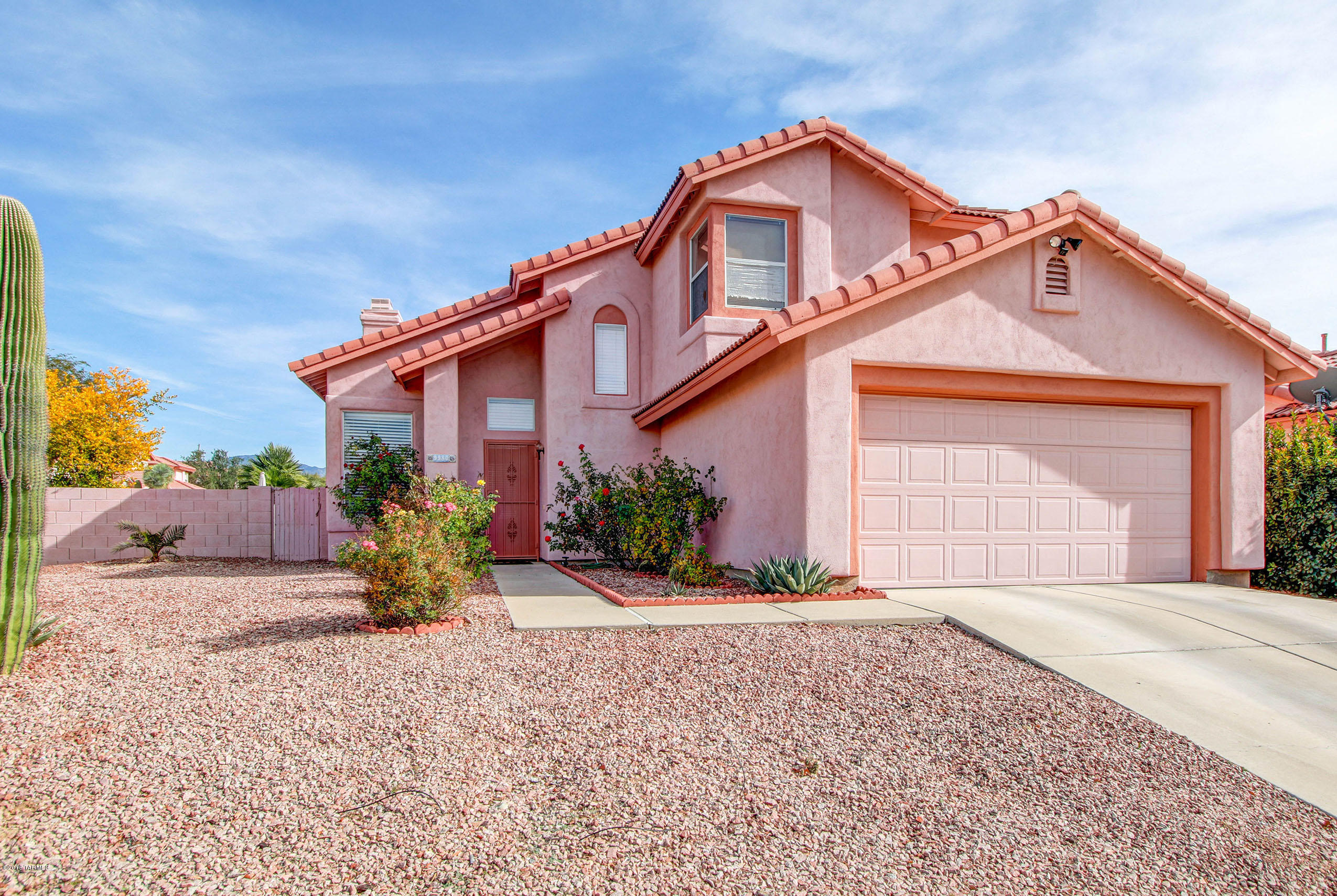 A beautiful property in desirable North Ranch is now on the market!!
This comfortable home offers nice features and a great floor plan. 3 bedrooms, 2.5 baths, living room with cathedral ceilings and fireplace, open kitchen with breakfast bar, family room off-kitchen, laundry room, and covered patio. Fully landscaped backyard with nice plants, healthy fruit trees, and a fantastic pool that wraps around the back and side yards.
This corner lot home is not to be missed. Come view it today !!