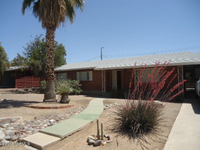 214 N. Harris Ave Tucson 85716....This home is a beautiful Mexican style 3 bedroom, 2 bath house located in the historic Sam Hughes district.The landscaping features mature vegetation and a large beautiful palm tree located in the front yard.The entire house has all the original wood flooring. The kitchen has mexican ceramic tile countertops and a french door leading to the back yard.
