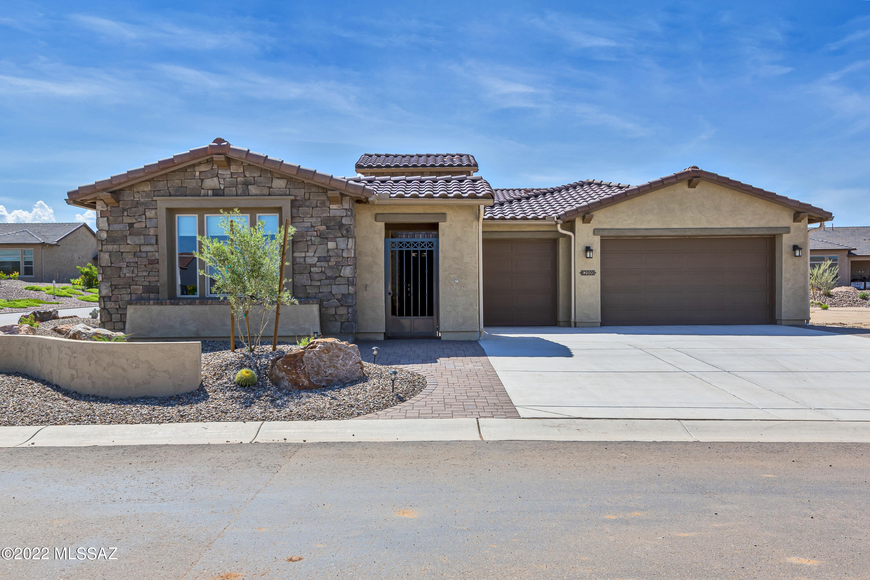 Superior design and exquisite finishes are featured in this Modern, entertainer's dream home. Magnificent, nearly new expanded Vienta w/ casita is an immaculate gem. This amazing open floor plan features many special touches including upgraded cabinetry, ceramic tile flooring, with upgraded light fixtures, ceiling fans and so much more.
Cooking is a chef's delight in this bright gourmet kitchen featuring a center island, custom pendants lights, quartz countertops, designer backsplash, upgraded GE Advantium black stainless-steel appliances with 5 burner gas cooktop, and plenty of storage including a large walk-in pantry. Spacious detached Casita is temperature controlled and features ample storage, walk-in closet, private full bath making this the perfect space for a hobby room, home office or private guest quarters. Don't forget to take a peek inside the expanded 3 full car garage complete with epoxy floors, tankless water heater and whole home water filtration system. Stylish outdoor spaces await including courtyard entry, covered outdoor patio and completely landscaped front and backyard. So much to see...and even more possibilities to enjoy...Are you ready to have it all?