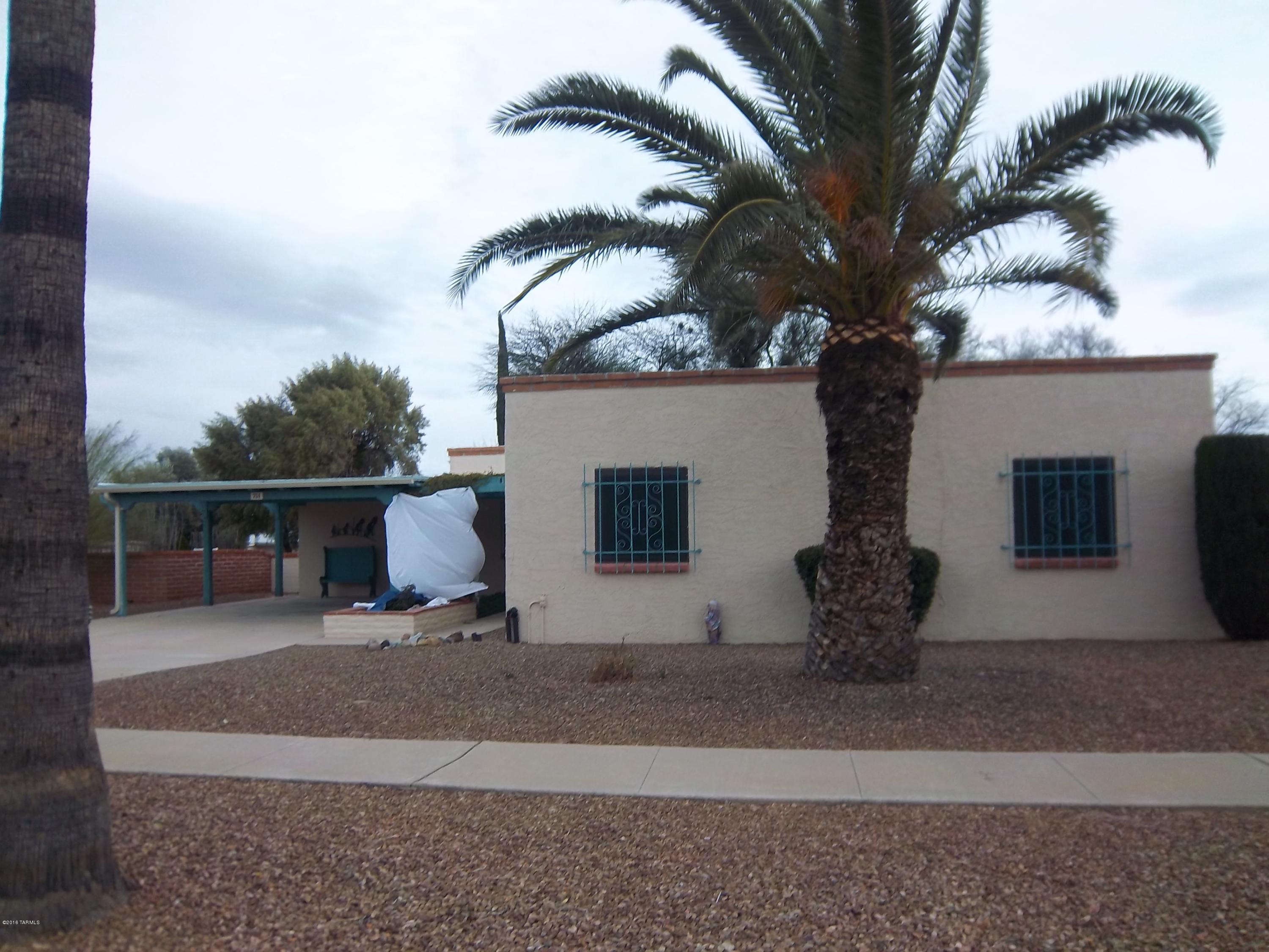 Very well maintained home, formal dining room could be used as den or hobby room, large living room with gas beehive fireplace. Guest room is very large. Mountain views from the large covered back patio. Large laundry room off breezeway, separate work shop room also off the breeze way with it's own door. Long driveway for extra parking. This is an age restricted property and is a part of Green Valley Recreation.