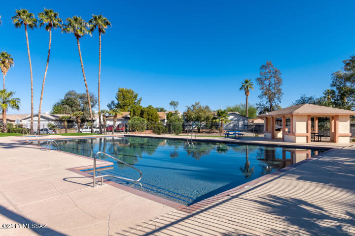 Meadowbrook (273-334, 348-403, 410-532) - Residential Lease