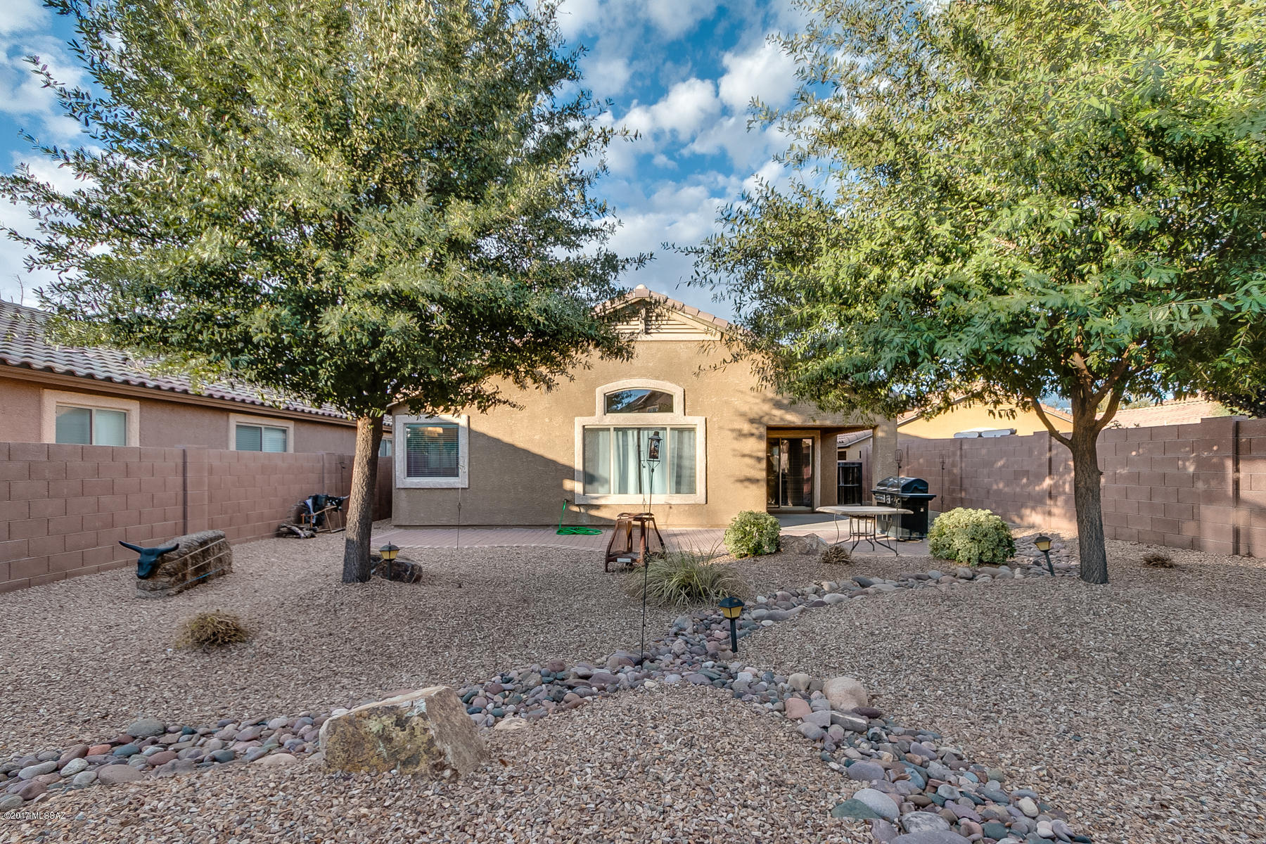 Beautiful 4bd/2ba in the Madera Highlands.  This home is nicely appointed with upgraded cabinets, granite counter tops, stainless steel appliances, neutral two-tone paint throughout, upgraded berber carpet, and large ceramic tile.  Master bathroom offers dual sinks, and separate shower and tub.  The backyard is beautifully landscaped with brick pavers, decorative gravel, shrubs and mature trees.  The community offers, parks, tennis, basketball and so much more.  This home is definitely move-in ready.  Come start the New Year in your new home.