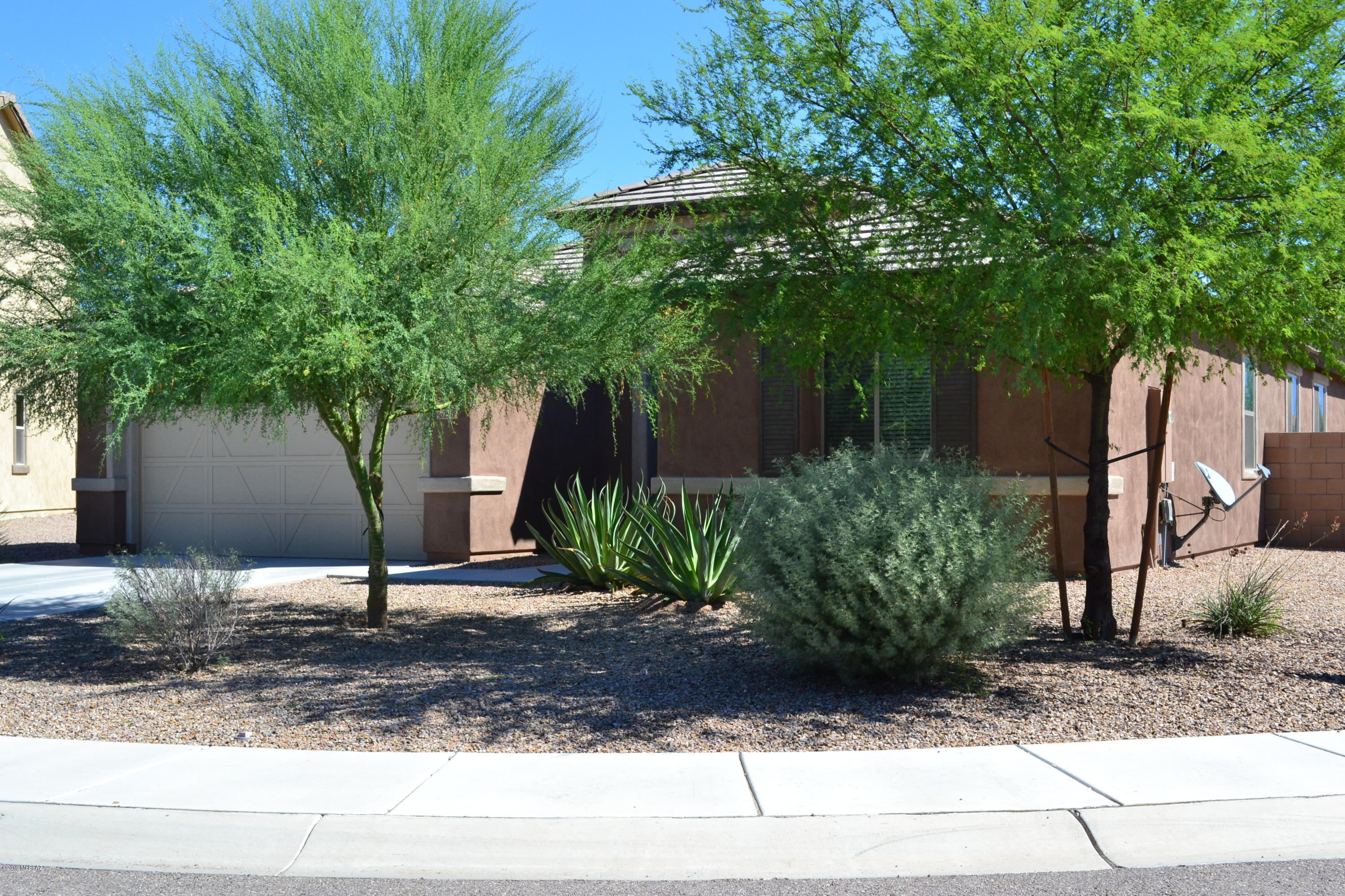 Beautiful spacious home, welcoming foyer, open kitchen with plenty of cabinet space and kitchen island also opens up to family room, formal living room, includes courtesy washer and dryer, 2 car garage and very large enclosed backyard. This is a No Pet Property.