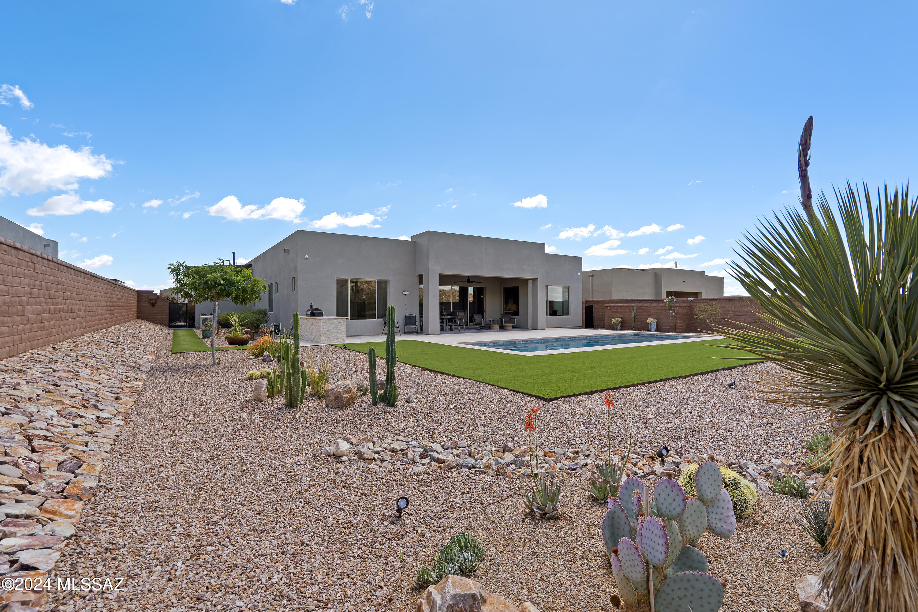 Boulder Bridge Pass III At Dove Mountain SQ20143000307 - Residential
