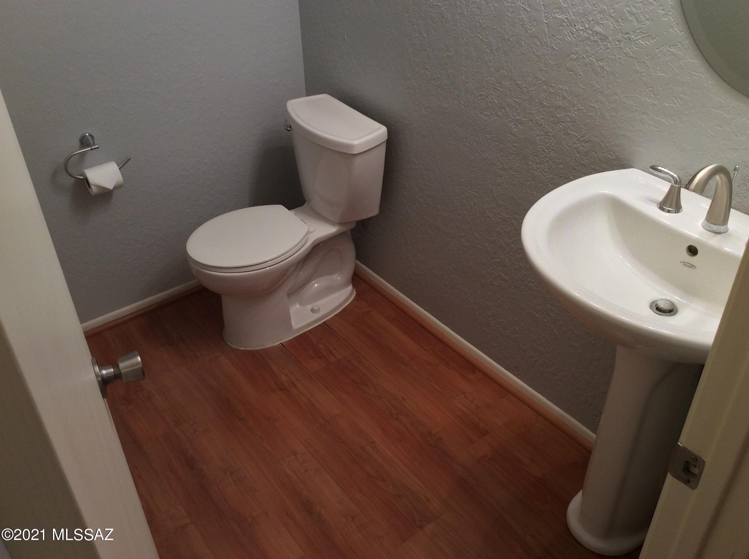 River Grove Condos. - Residential Lease