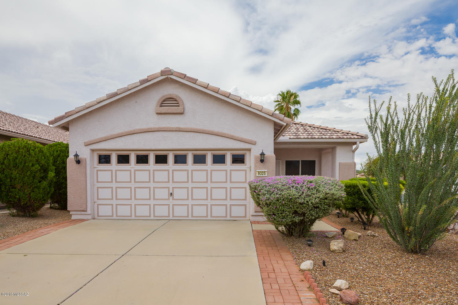 Great opportunity under 200K in Continental Ranch! Meticulously maintained, move-in ready home with great curb appeal on corner lot. Upgraded carpet in living areas. Corian counter tops in kitchen. Garden tub in the master bath. This house has been exceptionally maintained and won't last- make it yours!
